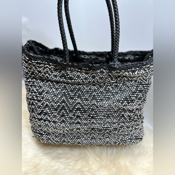 Anthropologie Black and Cream Flower Raffia/ Tweed Field of Flowers Tote Bag - Picture 7 of 12